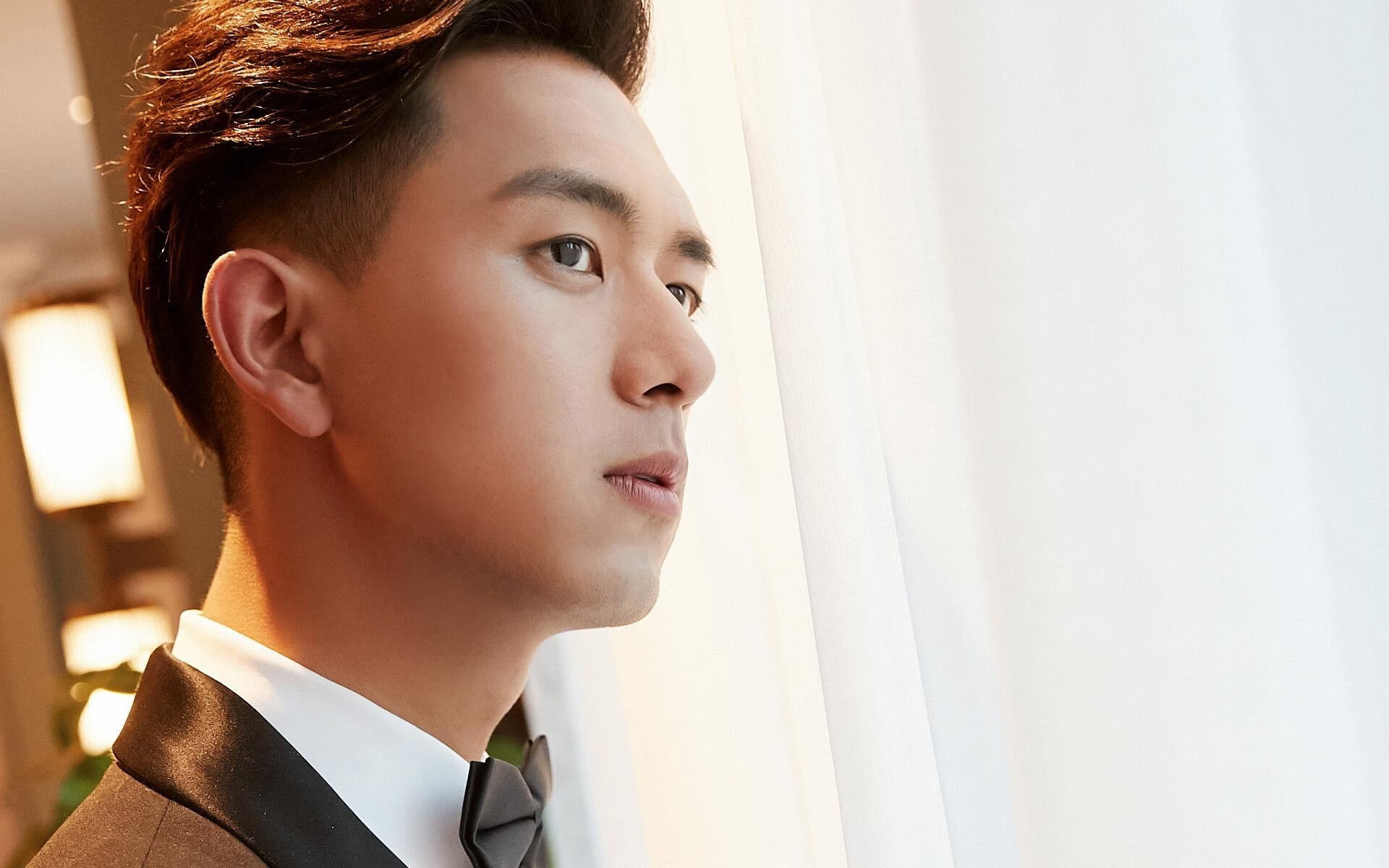 中国足球入场券销售新策略,推进全民参与,一场足球赛的入场券30元一张,降价后观众增加了50%